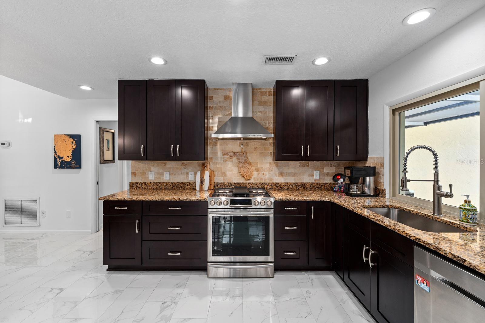 767 CAYA COSTA CT NE