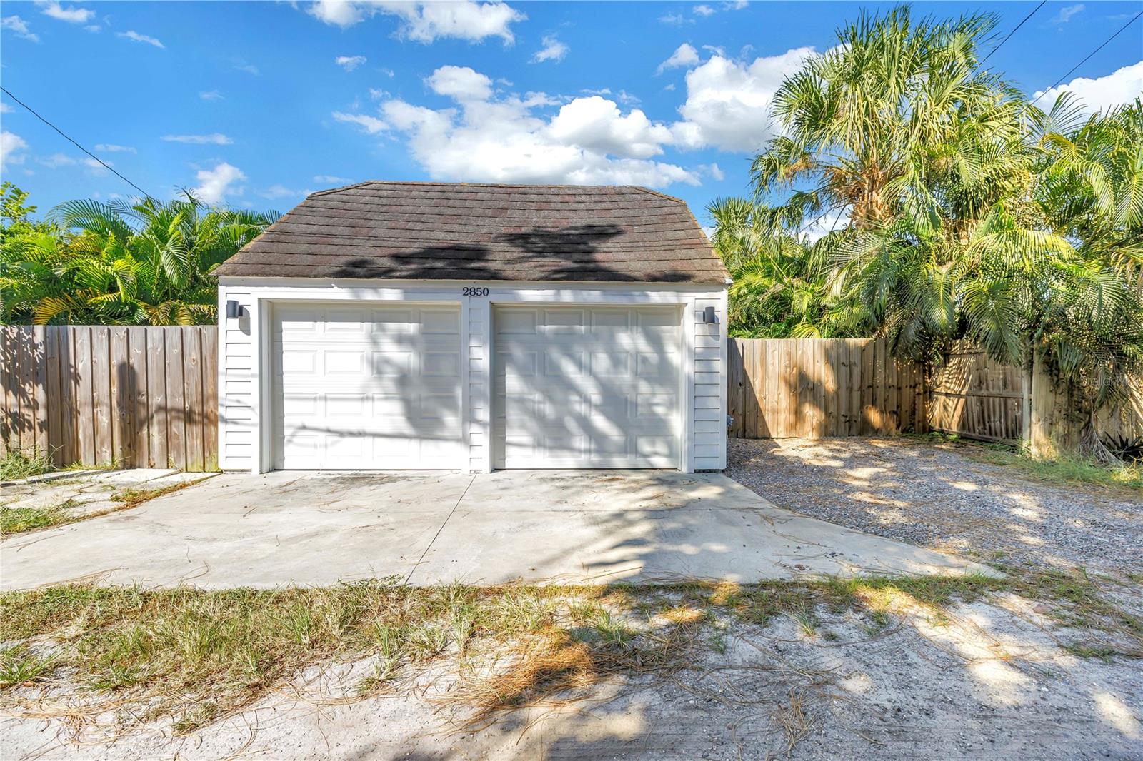 2850 DARTMOUTH AVE N