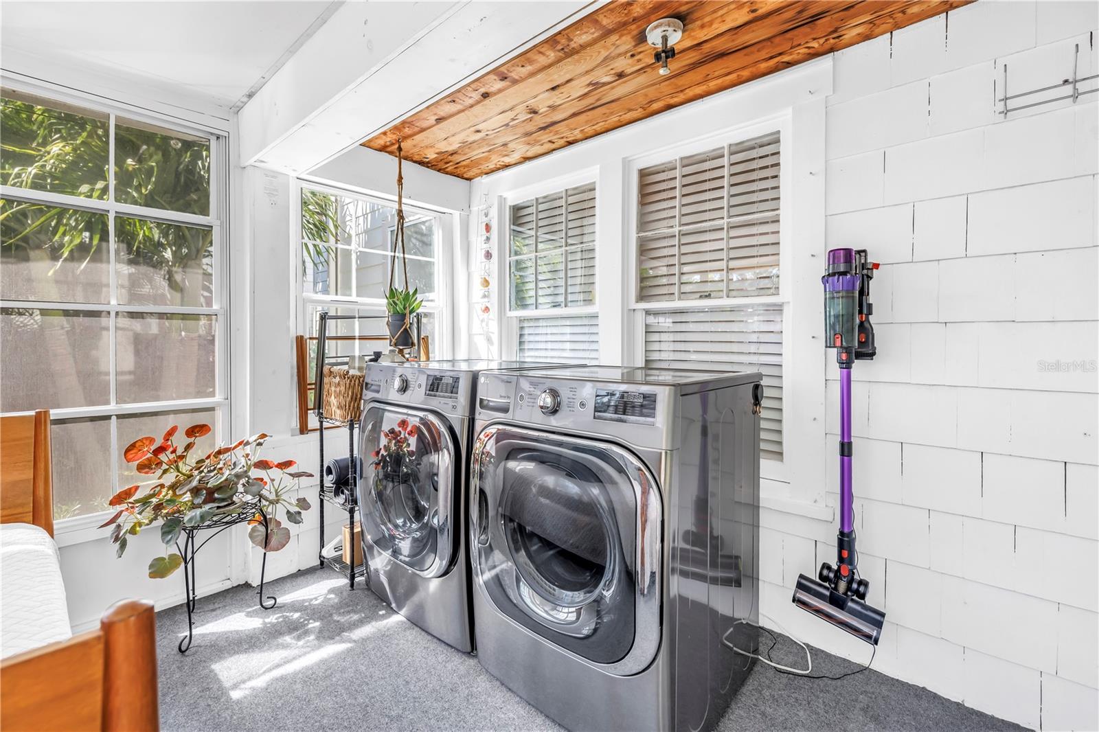 2850 DARTMOUTH AVE N