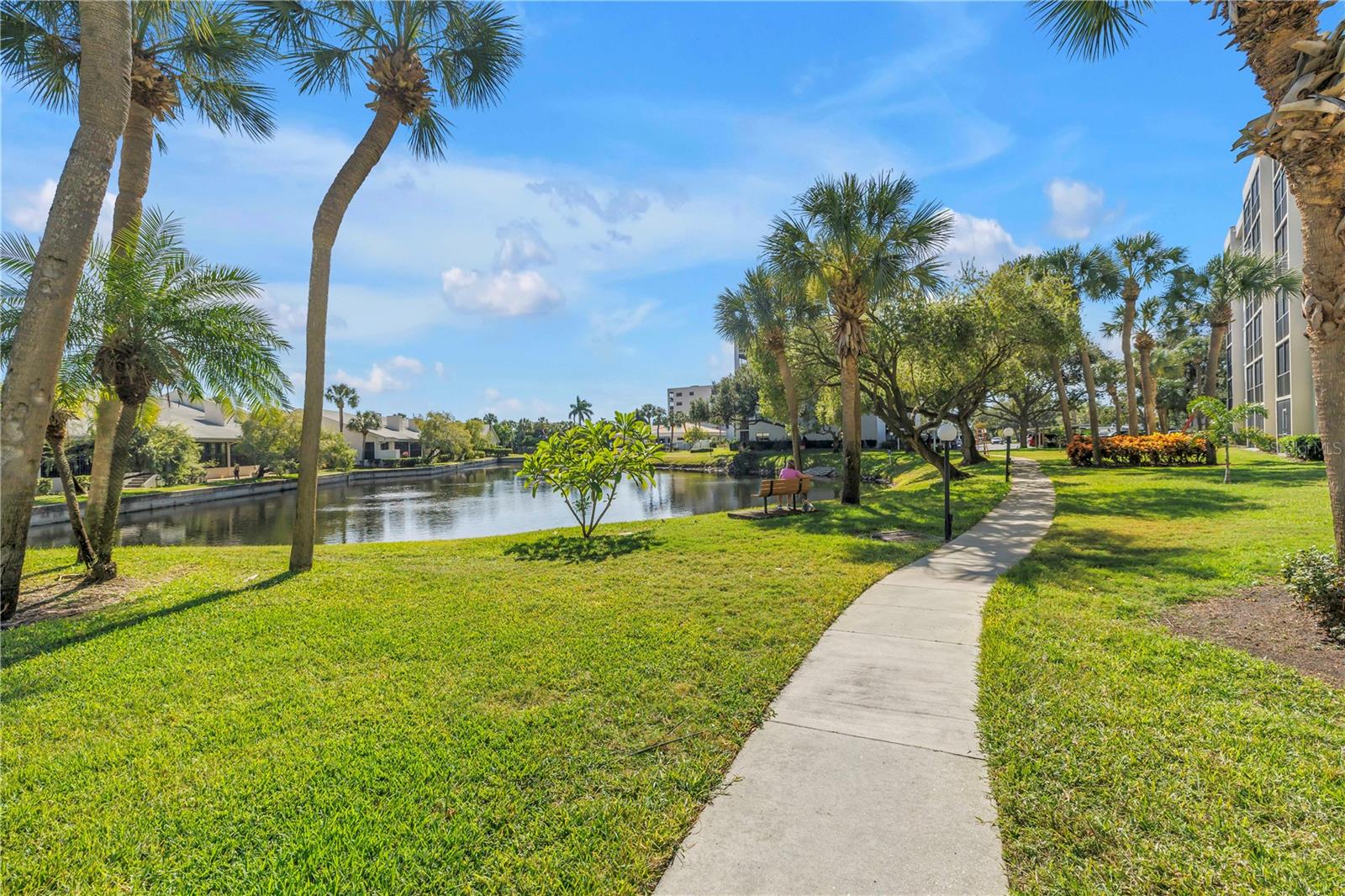 1320 PASADENA AVE S #203