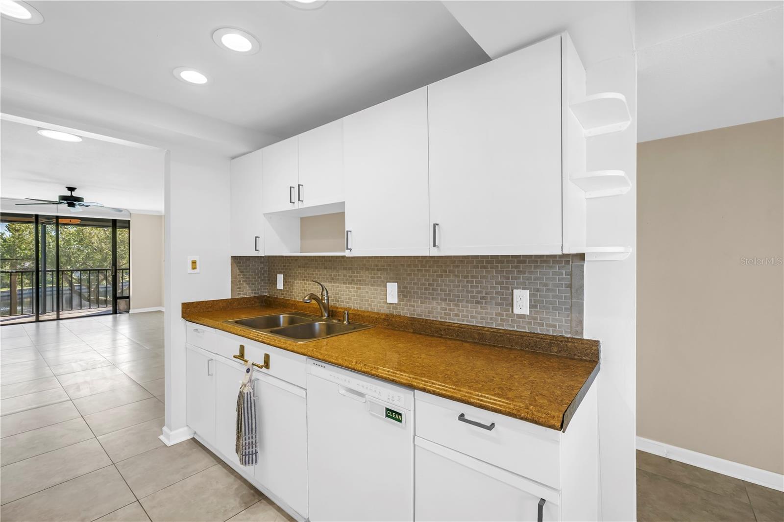 1320 PASADENA AVE S #203