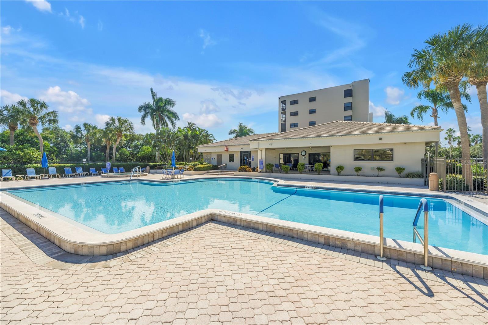 1320 PASADENA AVE S #203