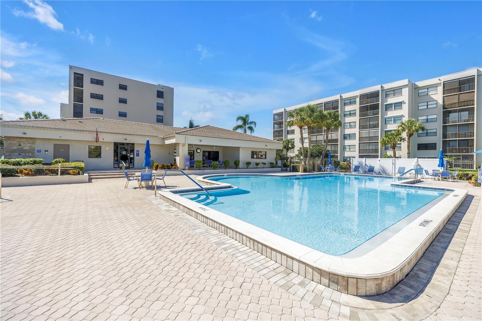 1320 PASADENA AVE S #203