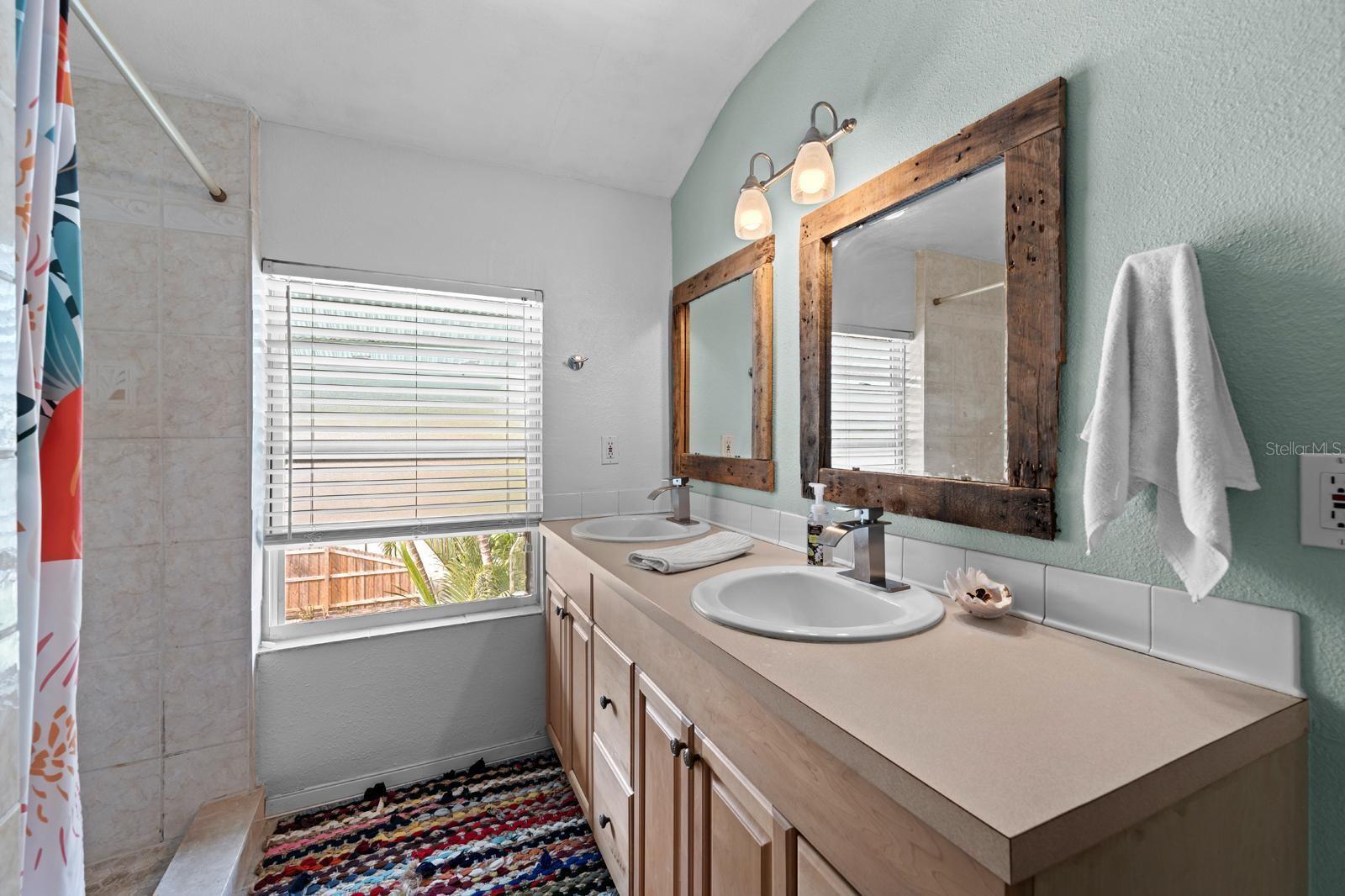 1038 CRESCENT LAKE DR N