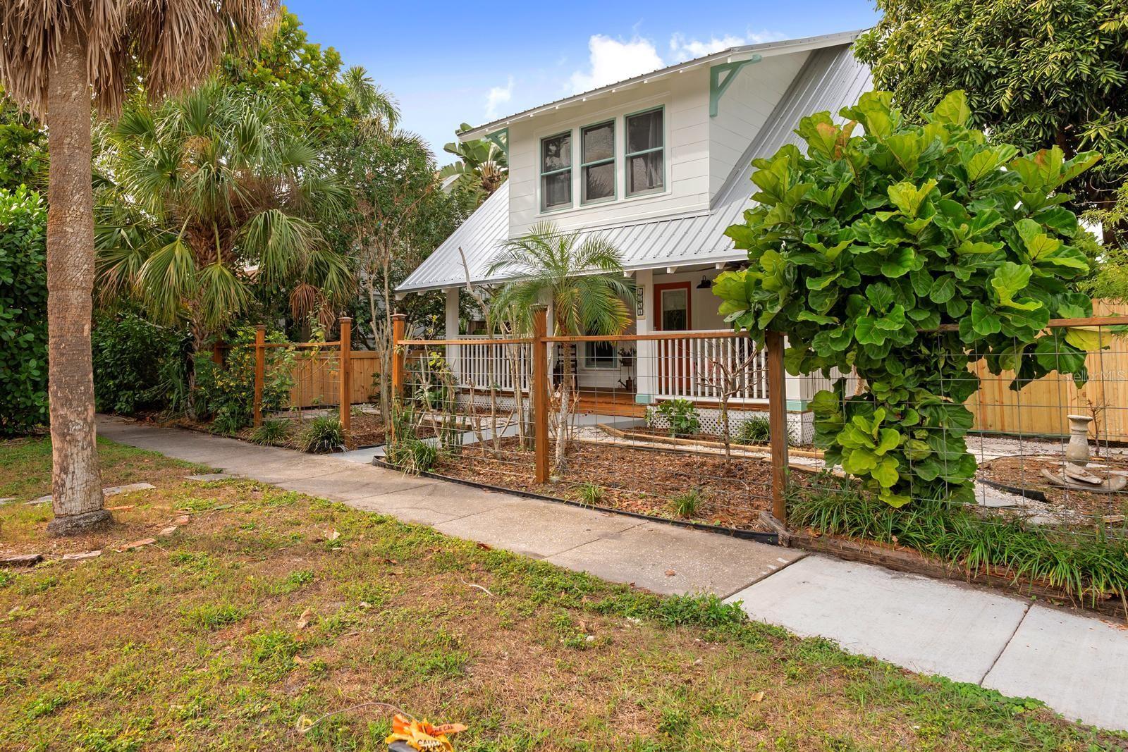 1038 CRESCENT LAKE DR N