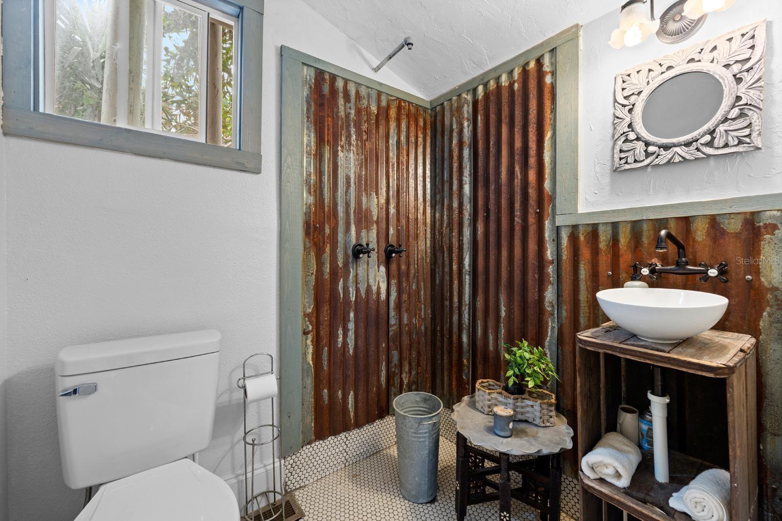 1038 CRESCENT LAKE DR N