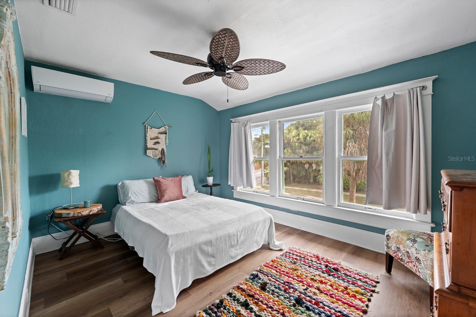 1038 CRESCENT LAKE DR N