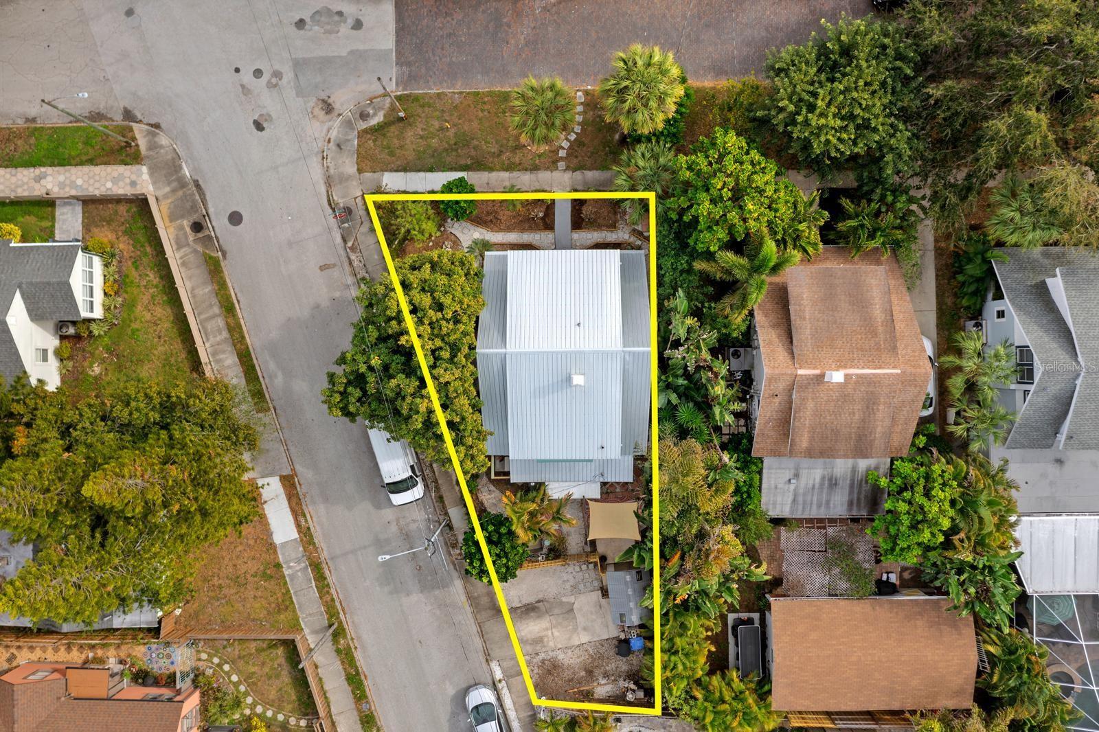 1038 CRESCENT LAKE DR N