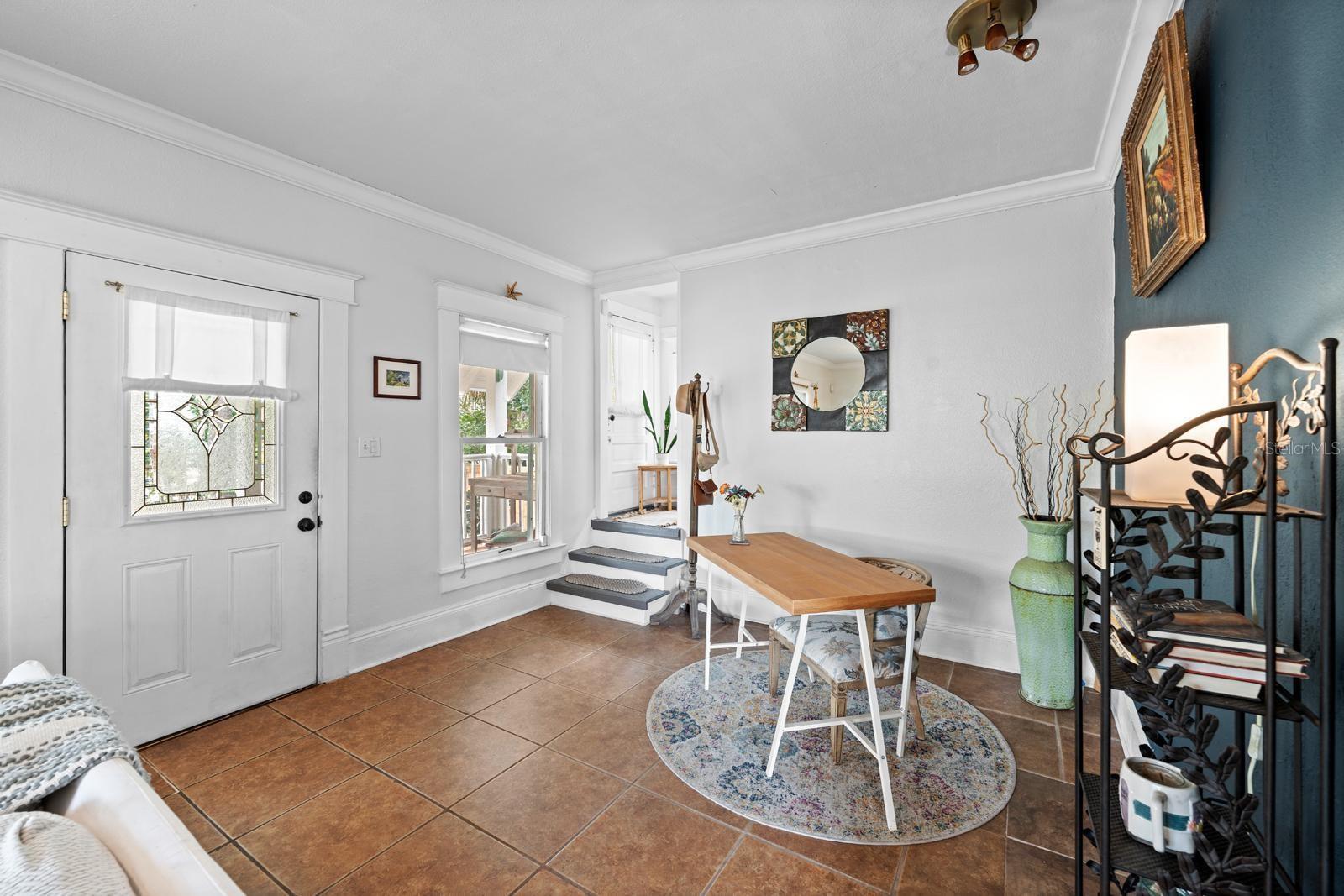 1038 CRESCENT LAKE DR N