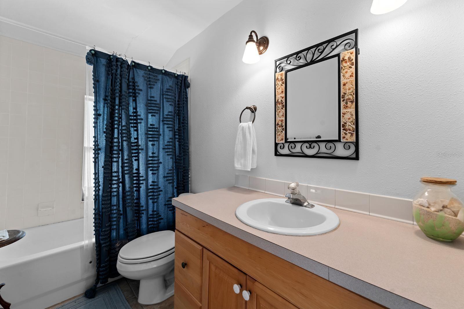 1038 CRESCENT LAKE DR N