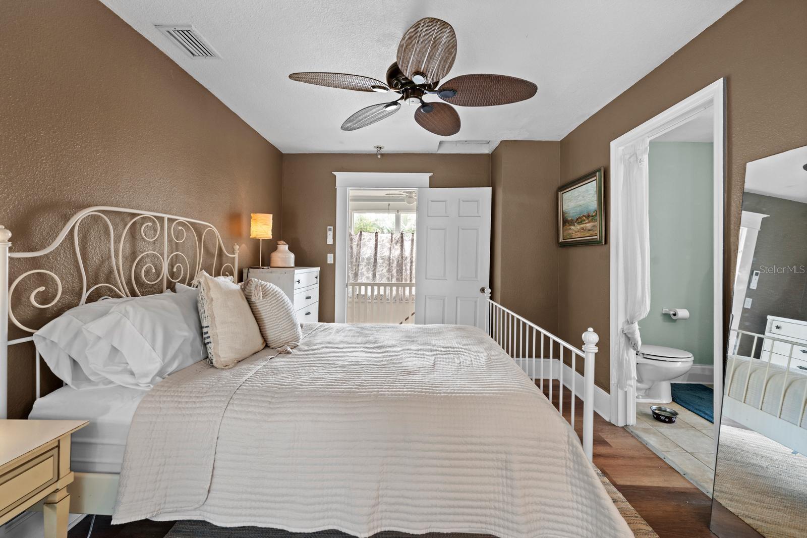 1038 CRESCENT LAKE DR N