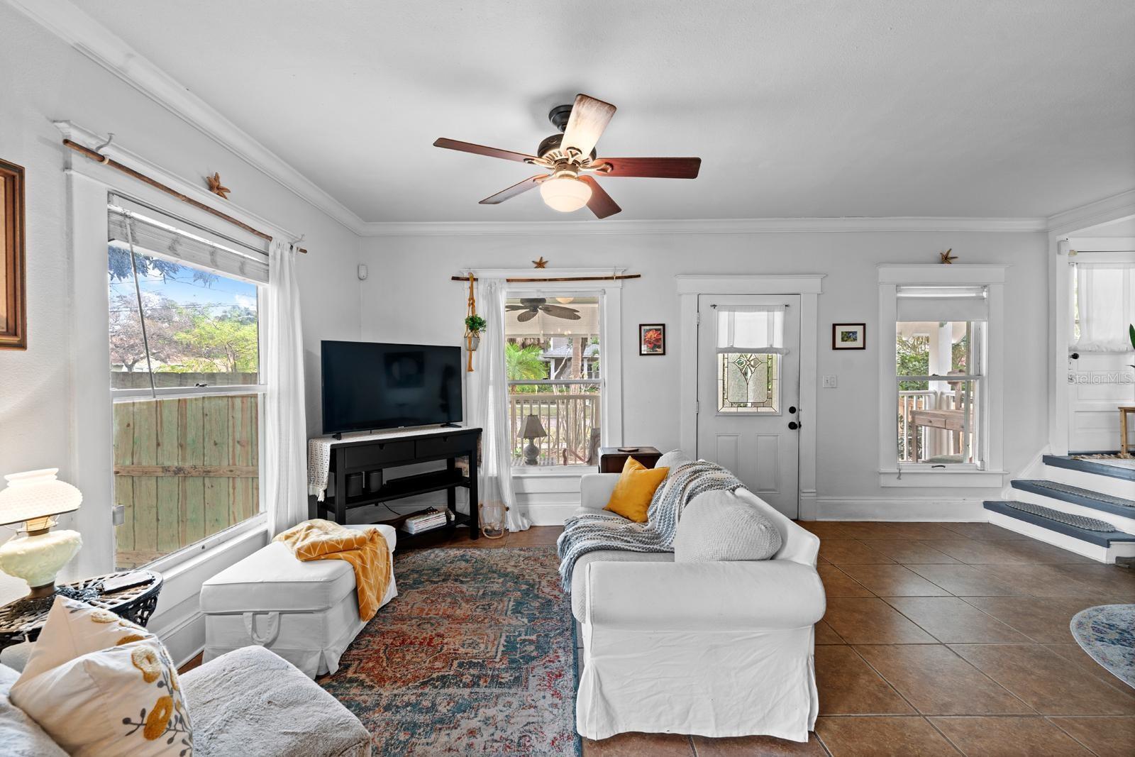 1038 CRESCENT LAKE DR N