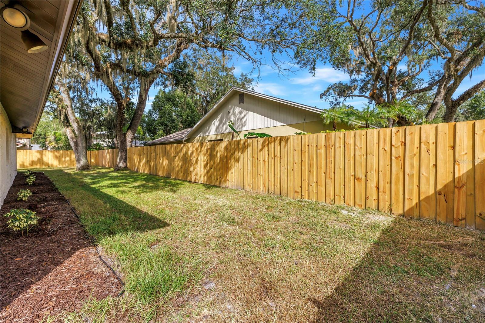 1116 N RIVERHILLS DR