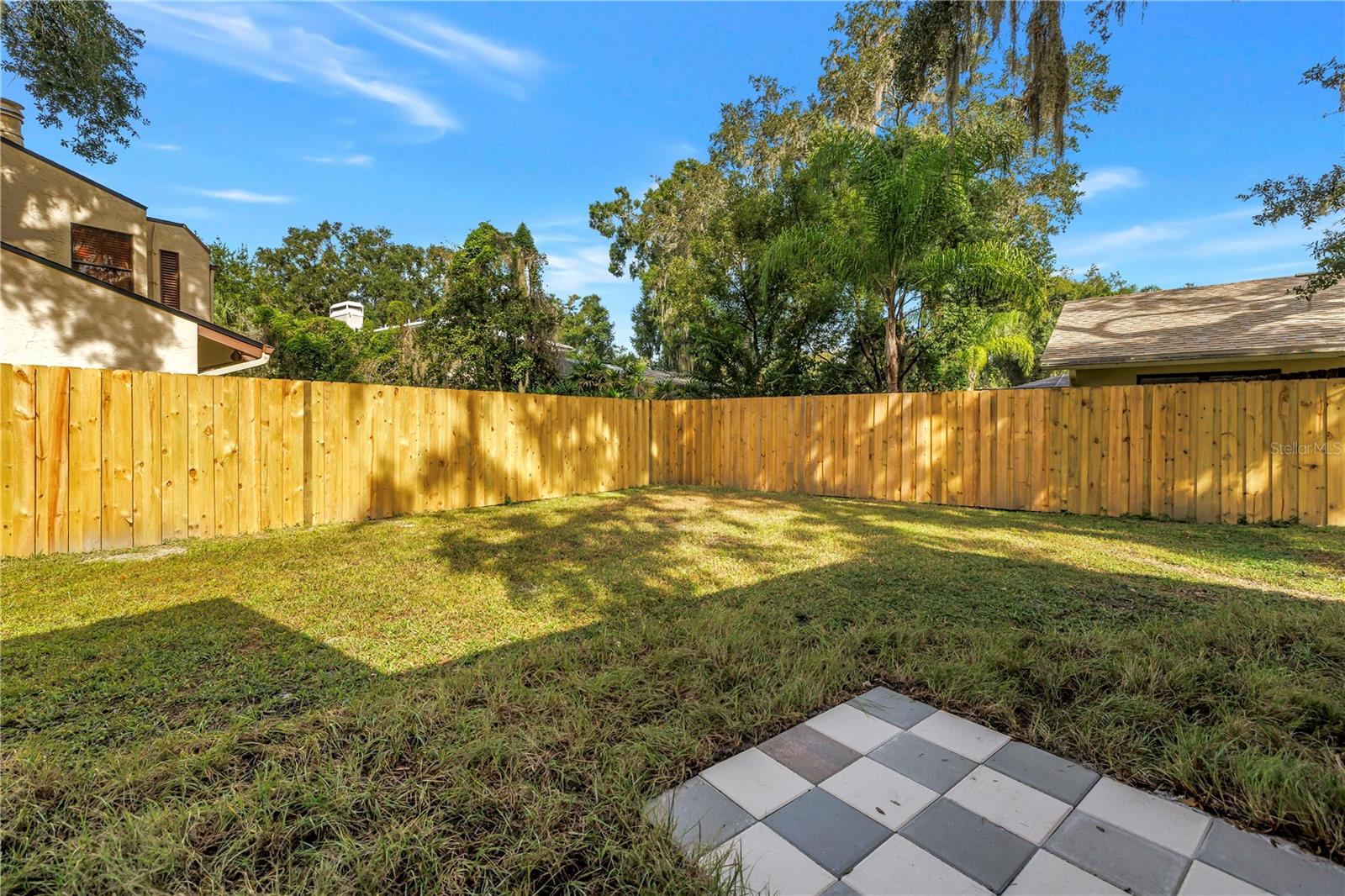 1116 N RIVERHILLS DR