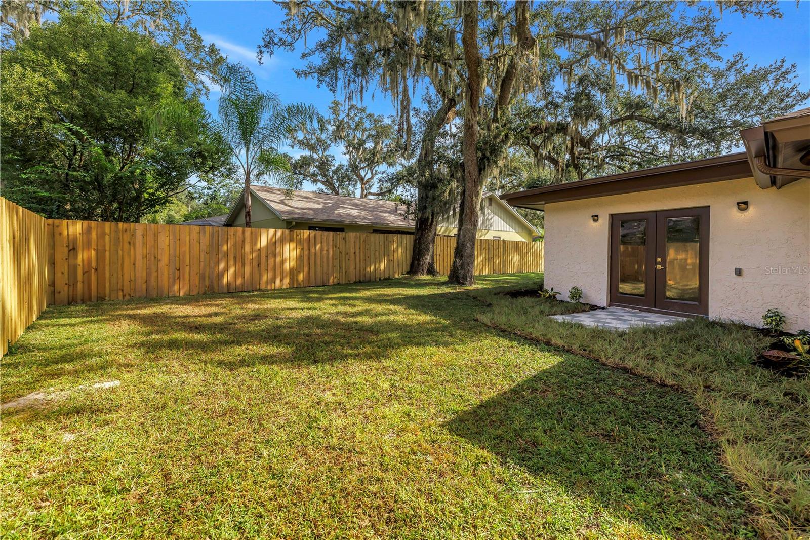 1116 N RIVERHILLS DR