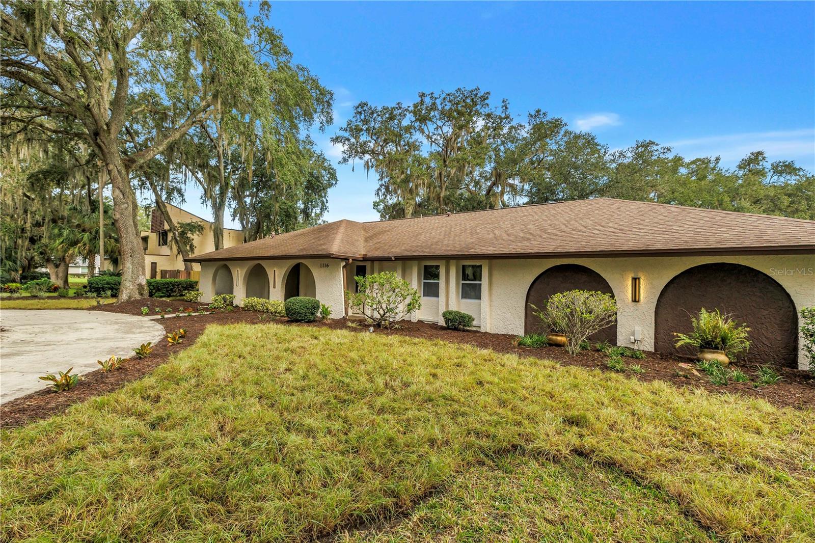 1116 N RIVERHILLS DR
