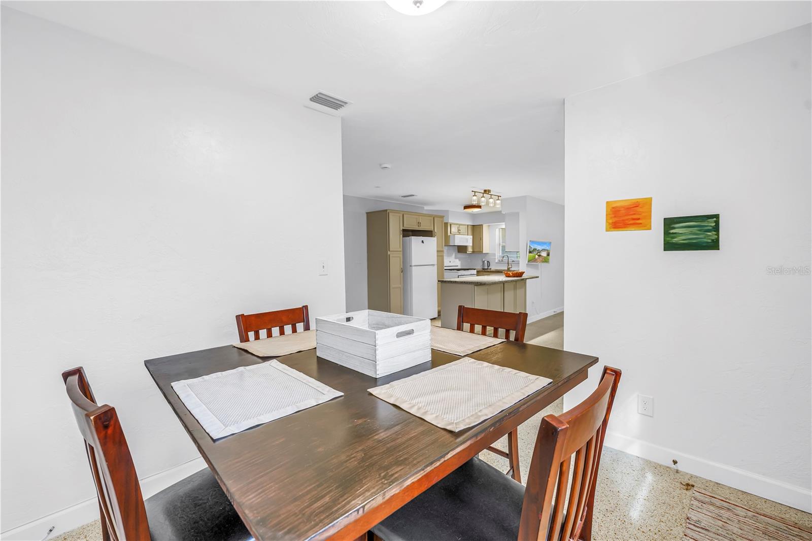 2511 QUINCY ST S