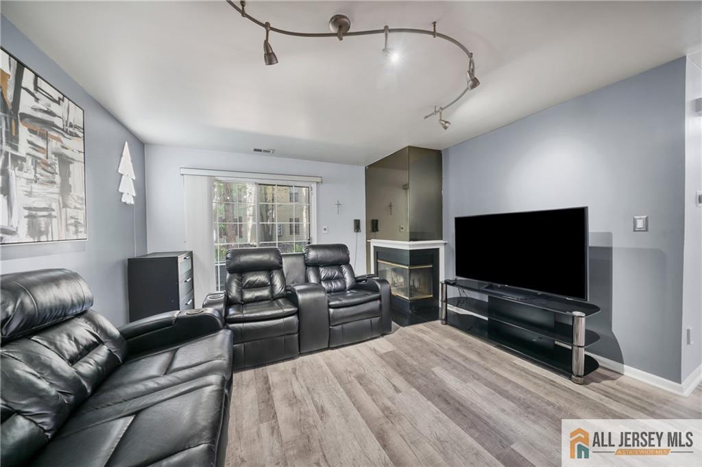 902 Meadow Court # 902