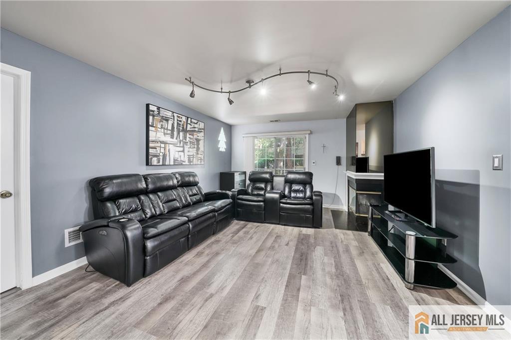 902 Meadow Court # 902