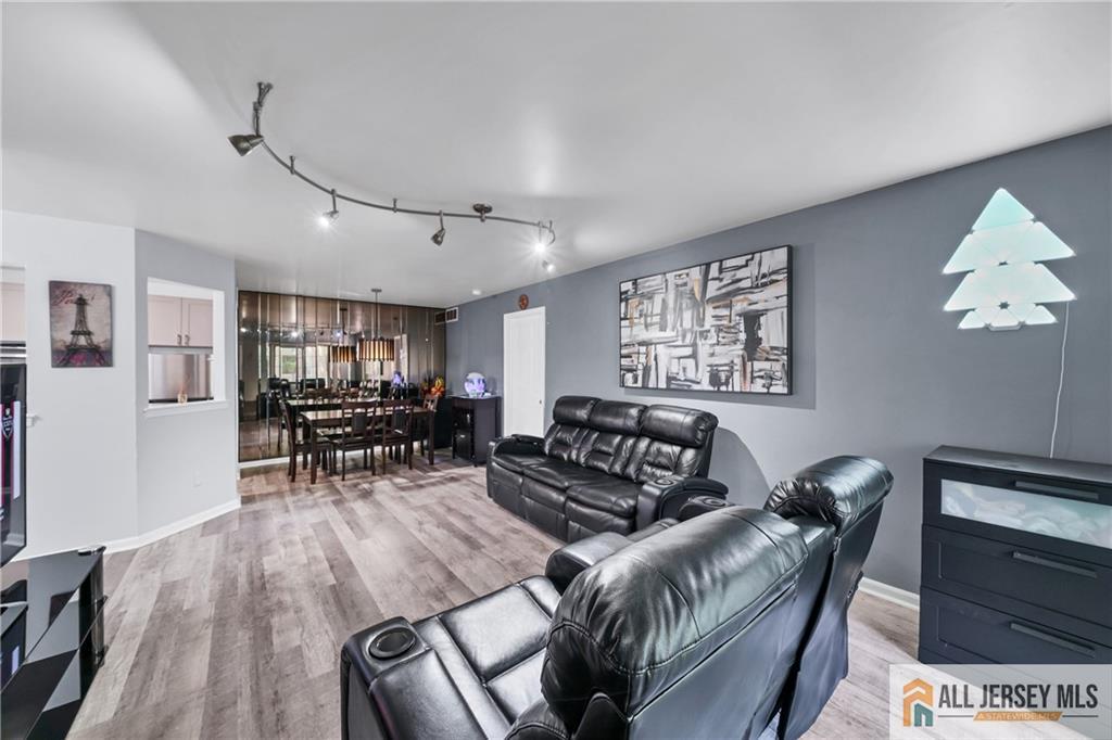 902 Meadow Court # 902