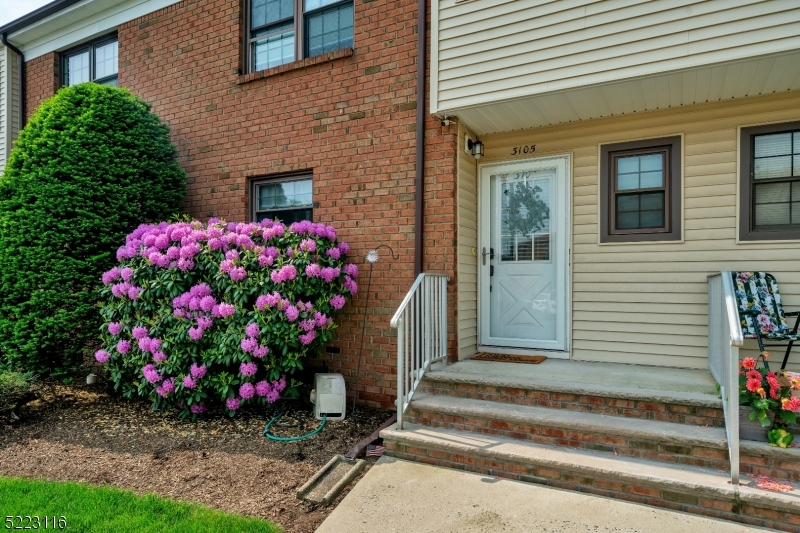 3105 Astor Close