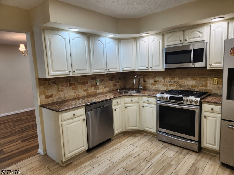 502 Dunn Cir