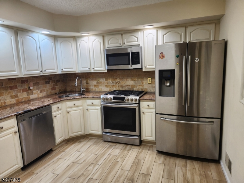 502 Dunn Cir