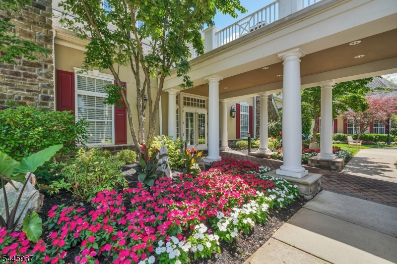 30 Benjamin St