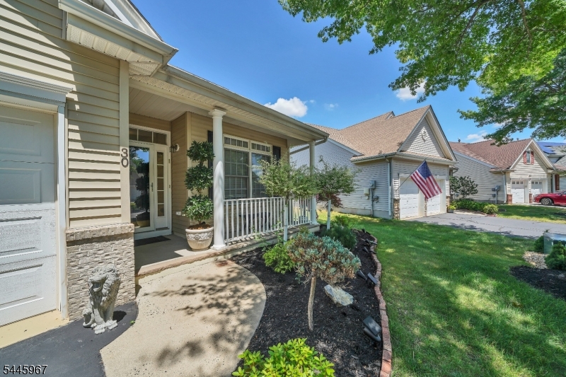30 Benjamin St