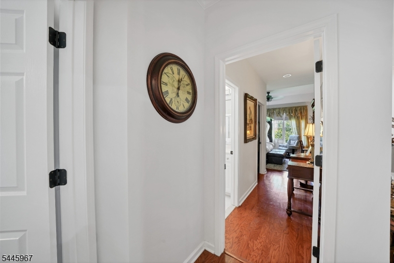 30 Benjamin St