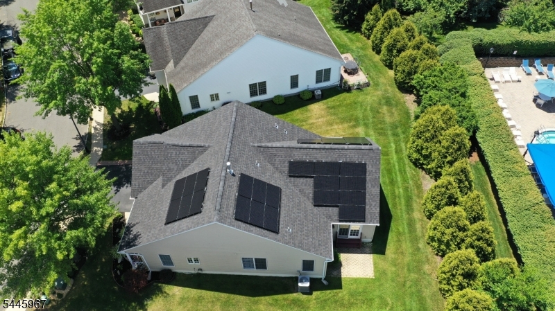 30 Benjamin St