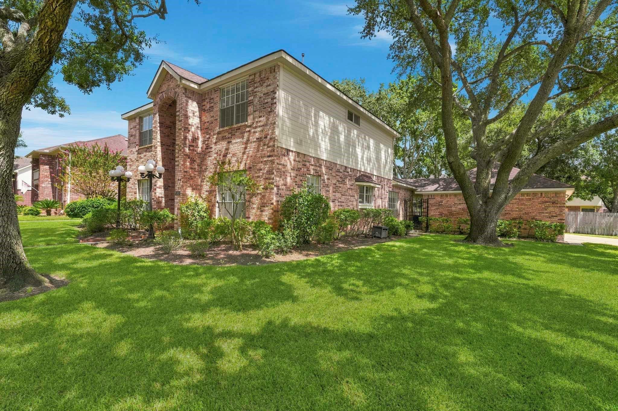 23027 Red River Drive