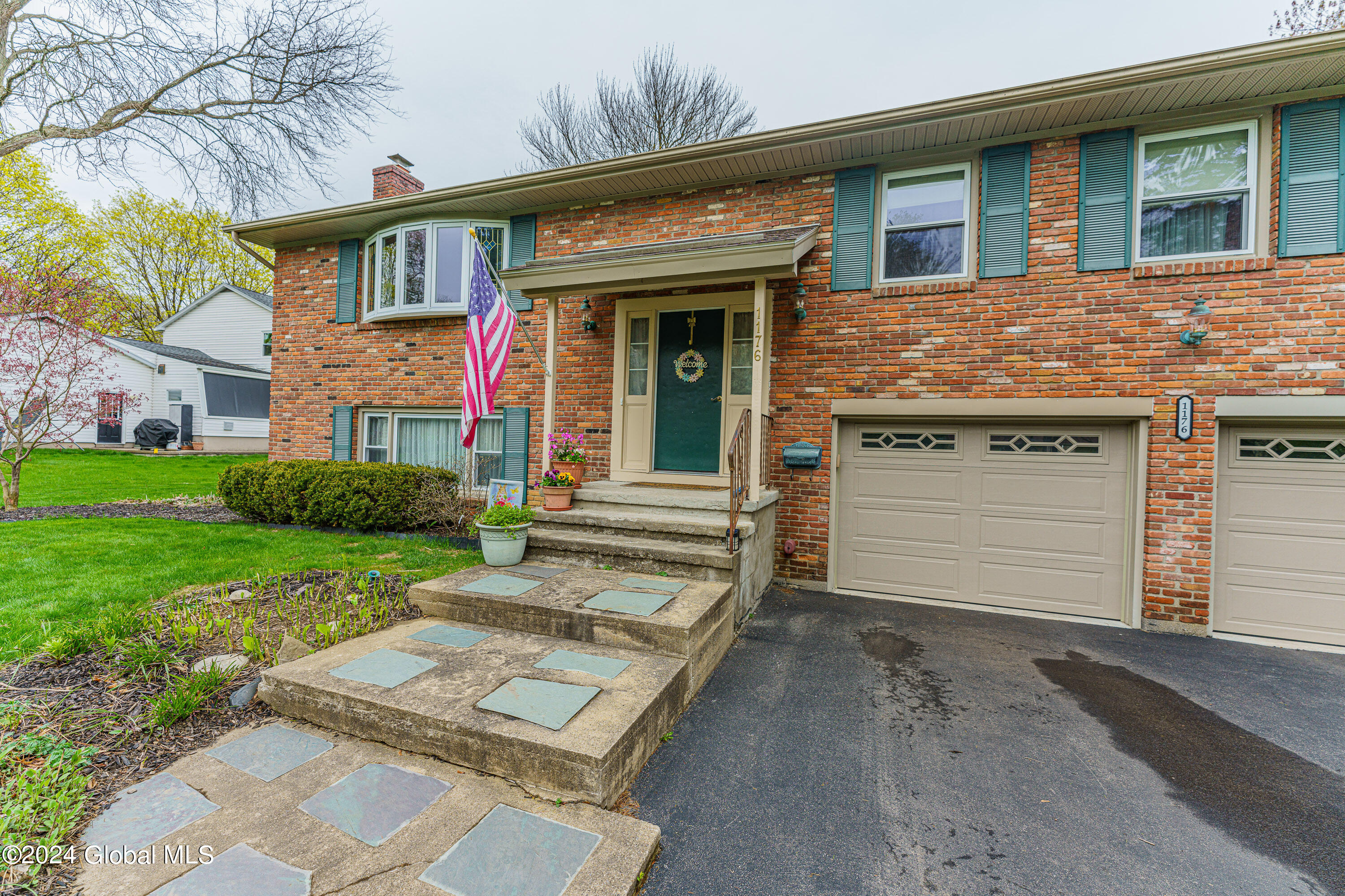 1176 Fernwood Drive