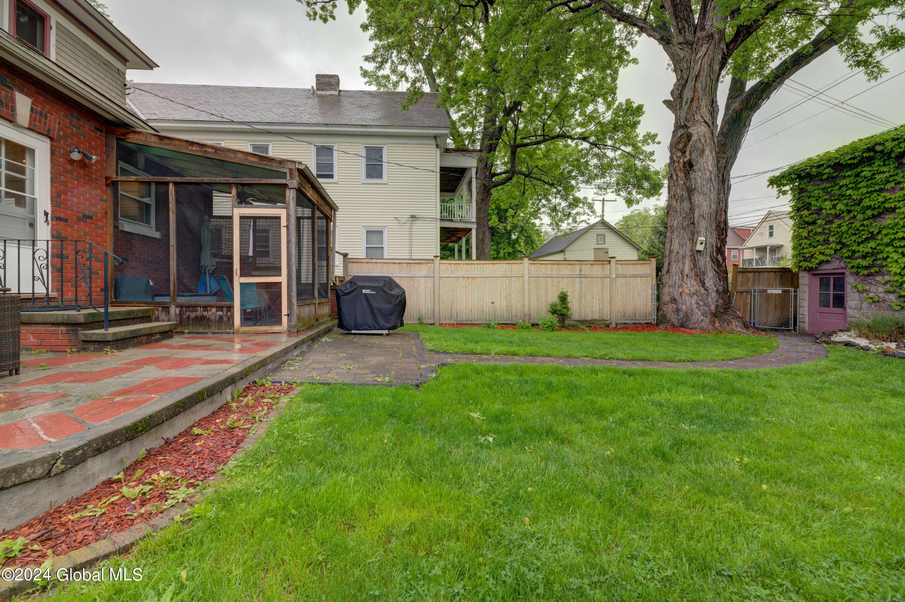 1124 Glenwood Boulevard