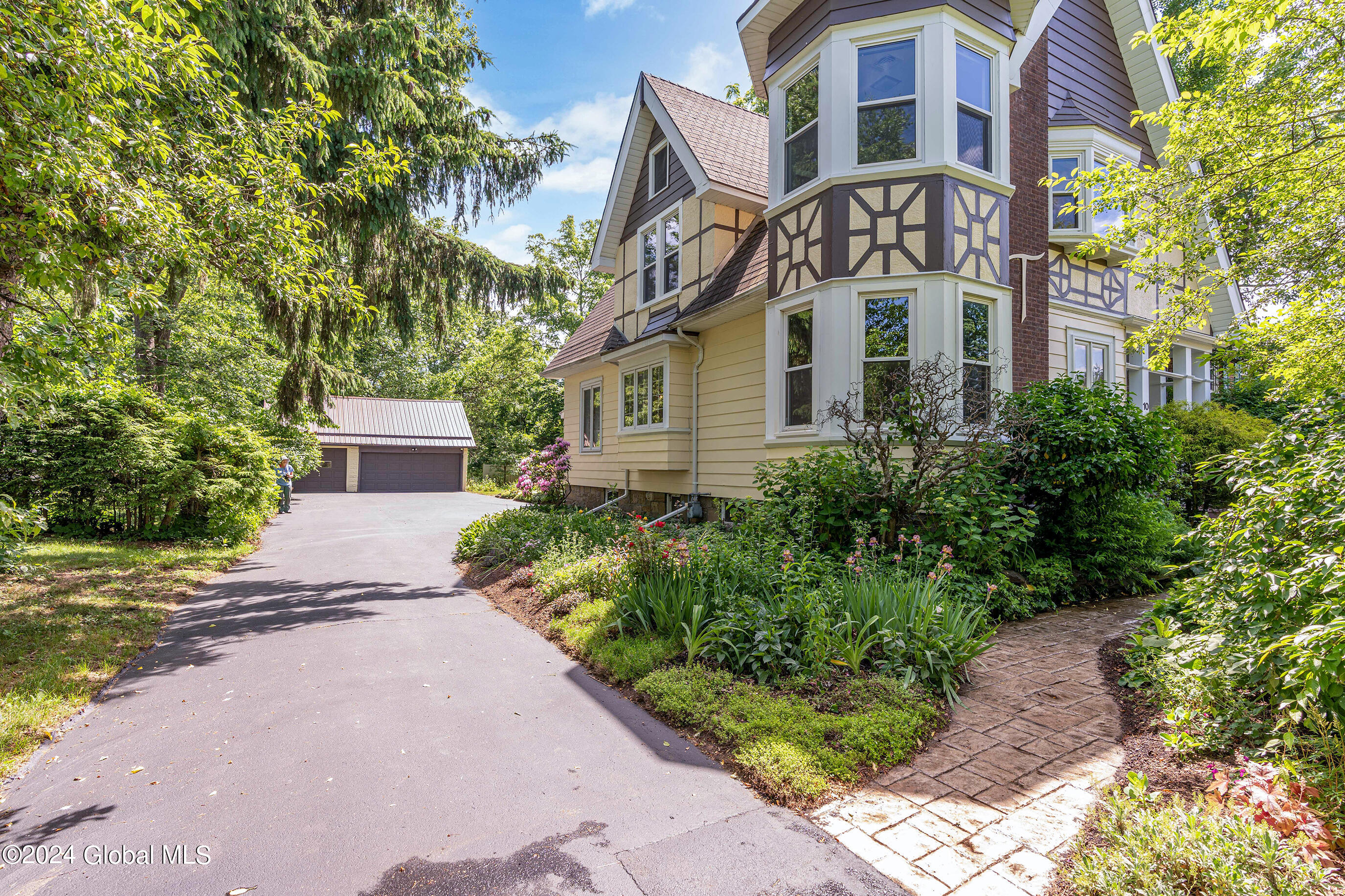 10 Delmar Place