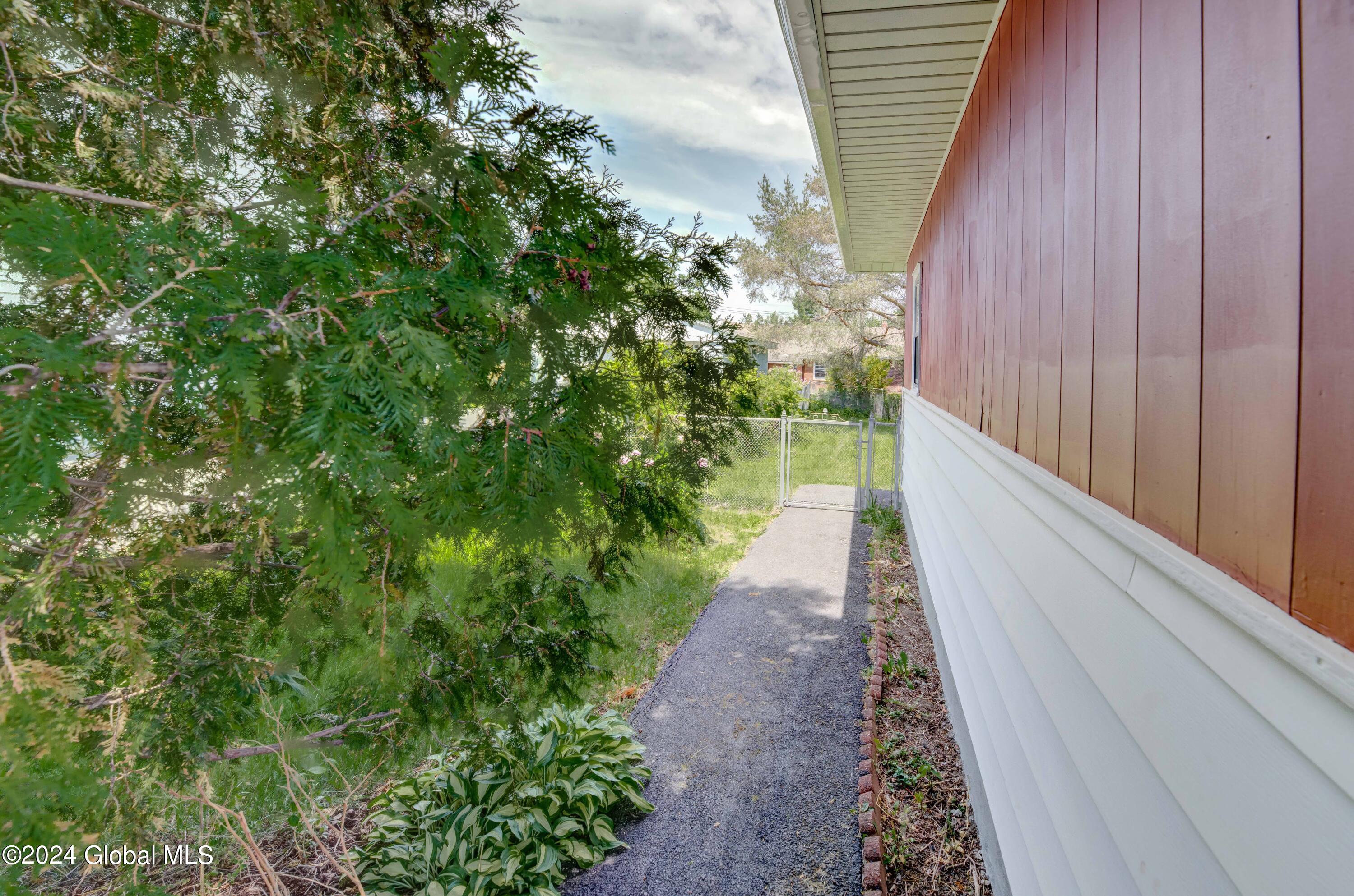 109 W Washington Avenue