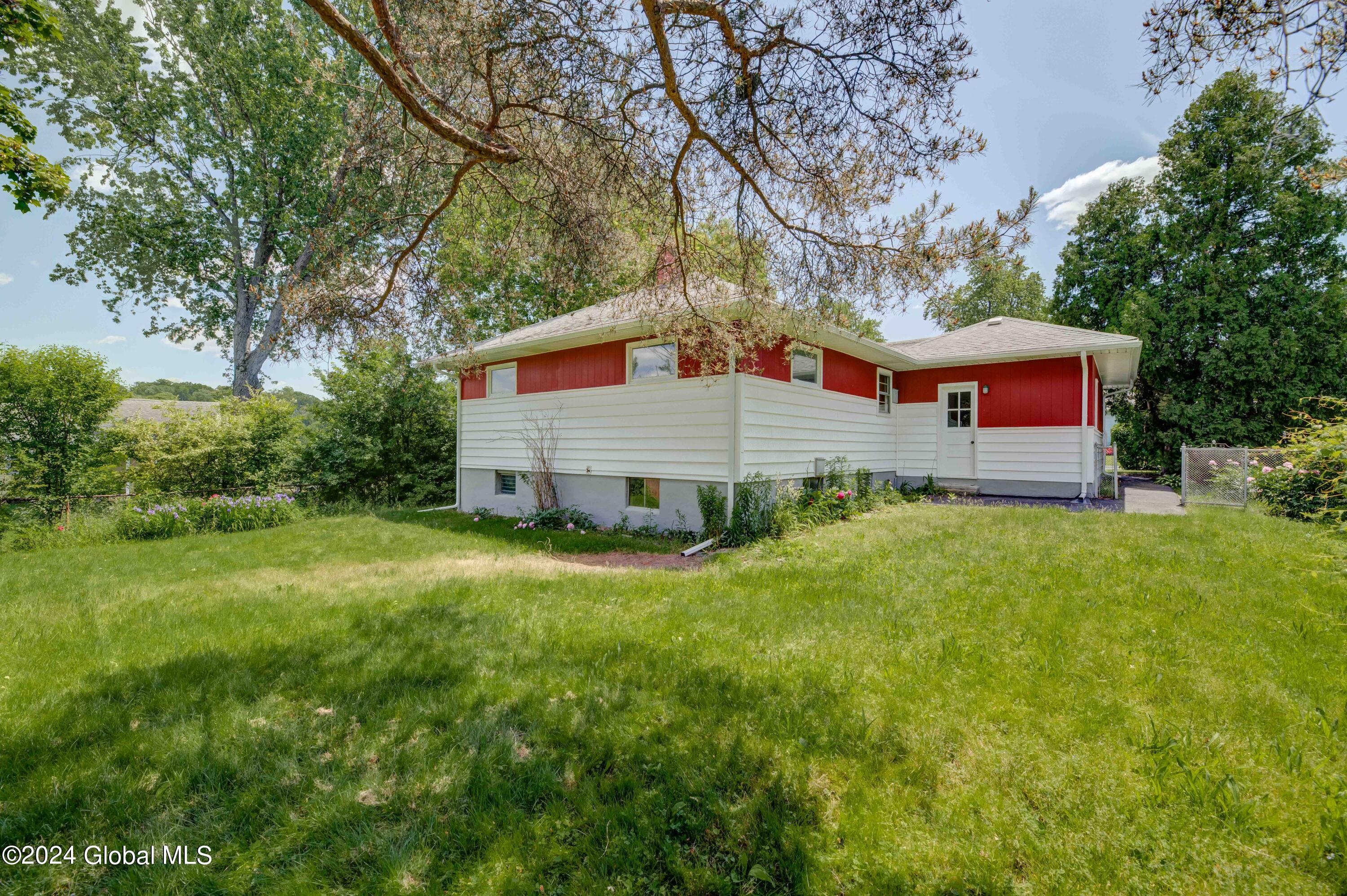 109 W Washington Avenue