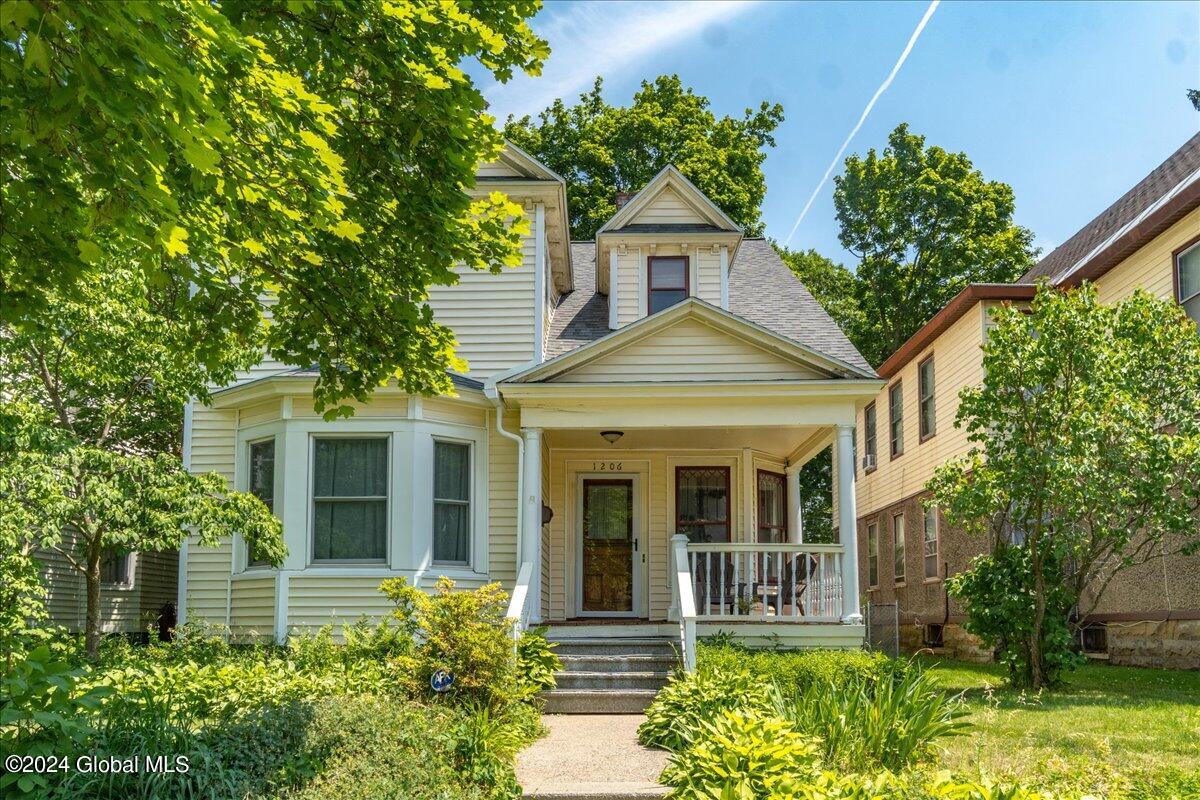 1206 Parkwood Boulevard