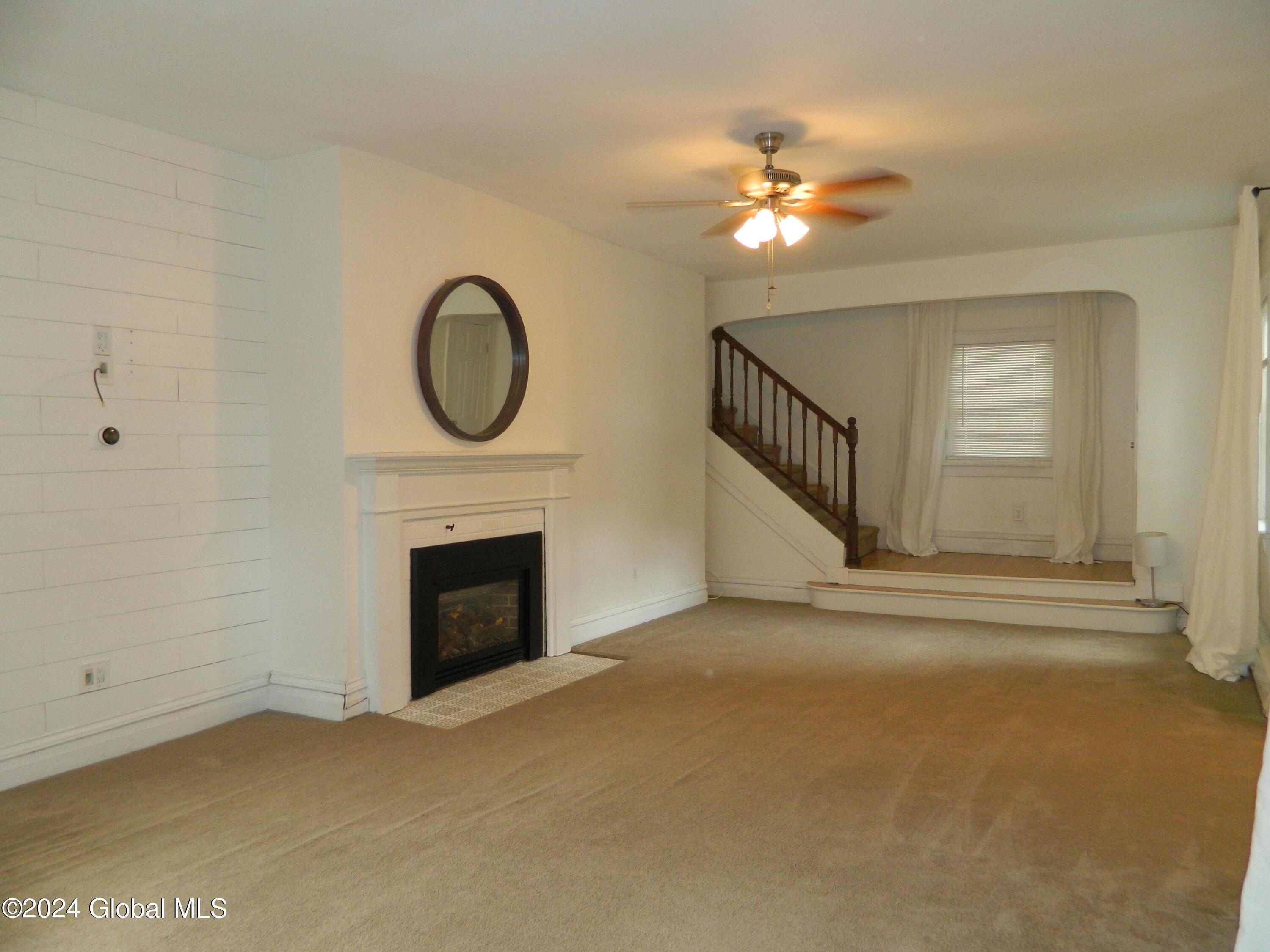225 Hudson Ave E