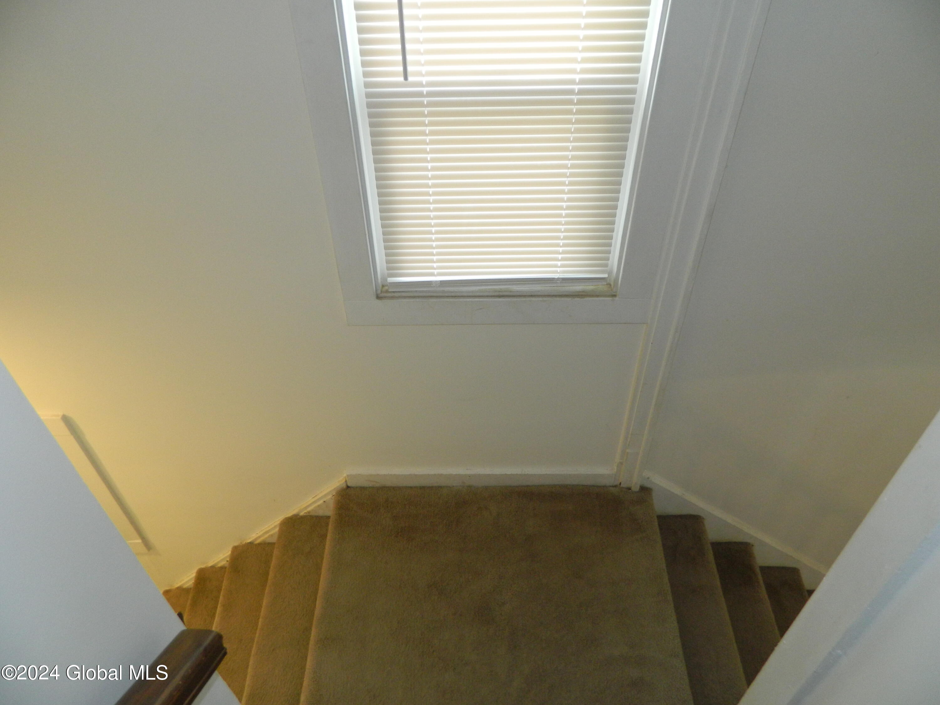 225 Hudson Ave E