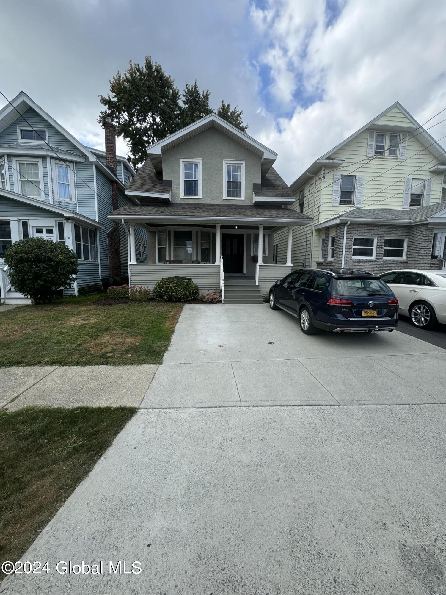 25 Lawnridge Avenue