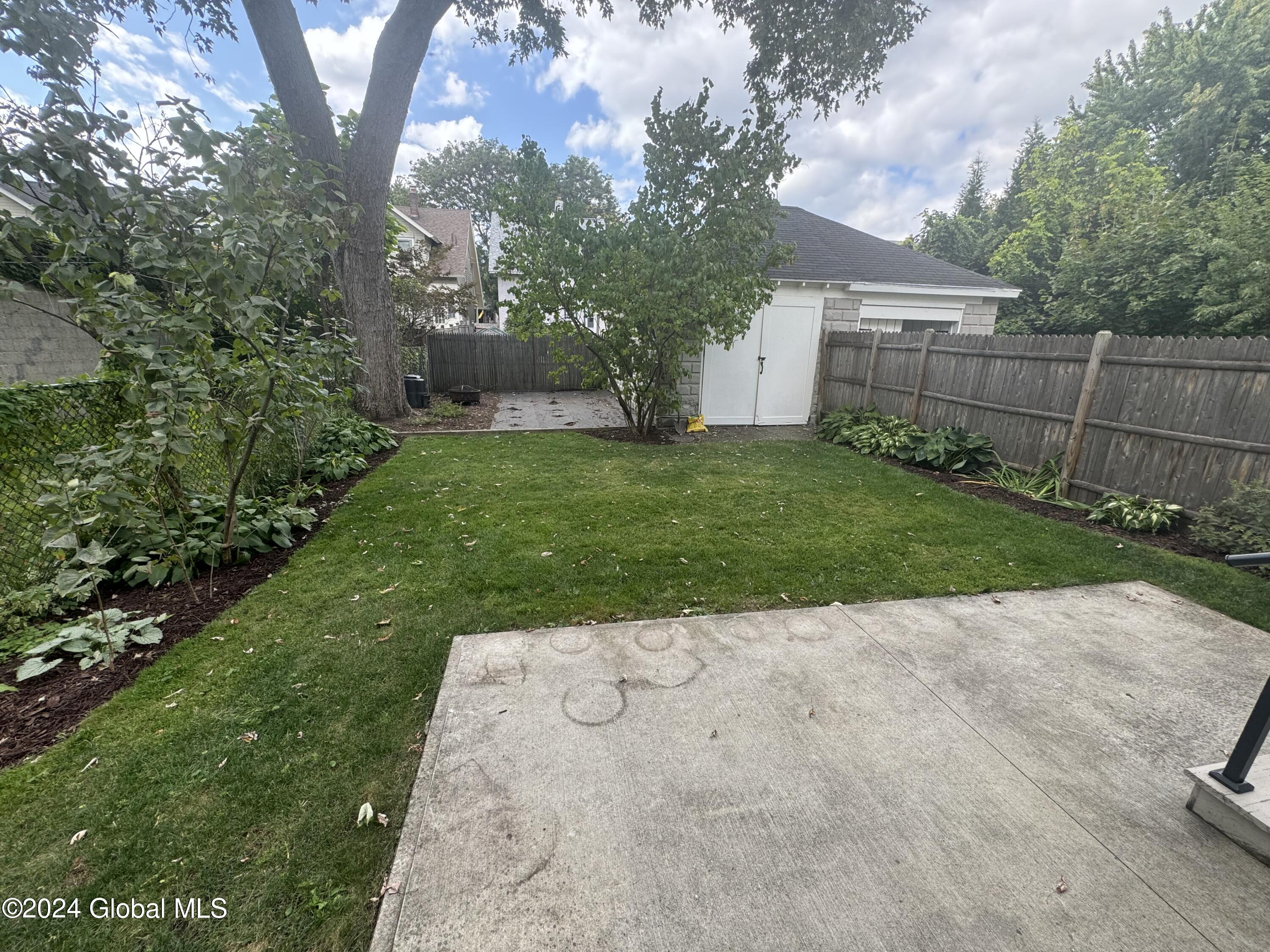 25 Lawnridge Avenue