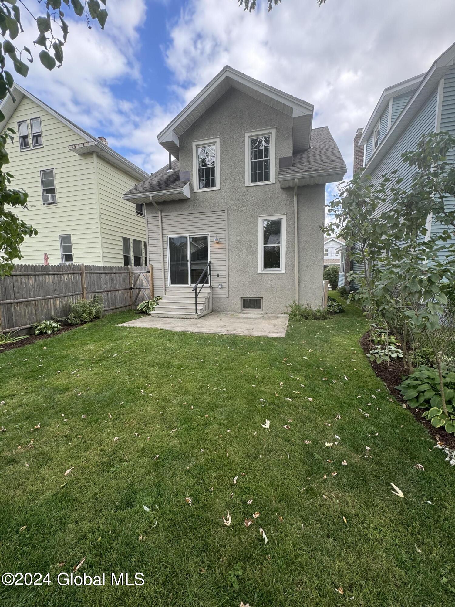 25 Lawnridge Avenue