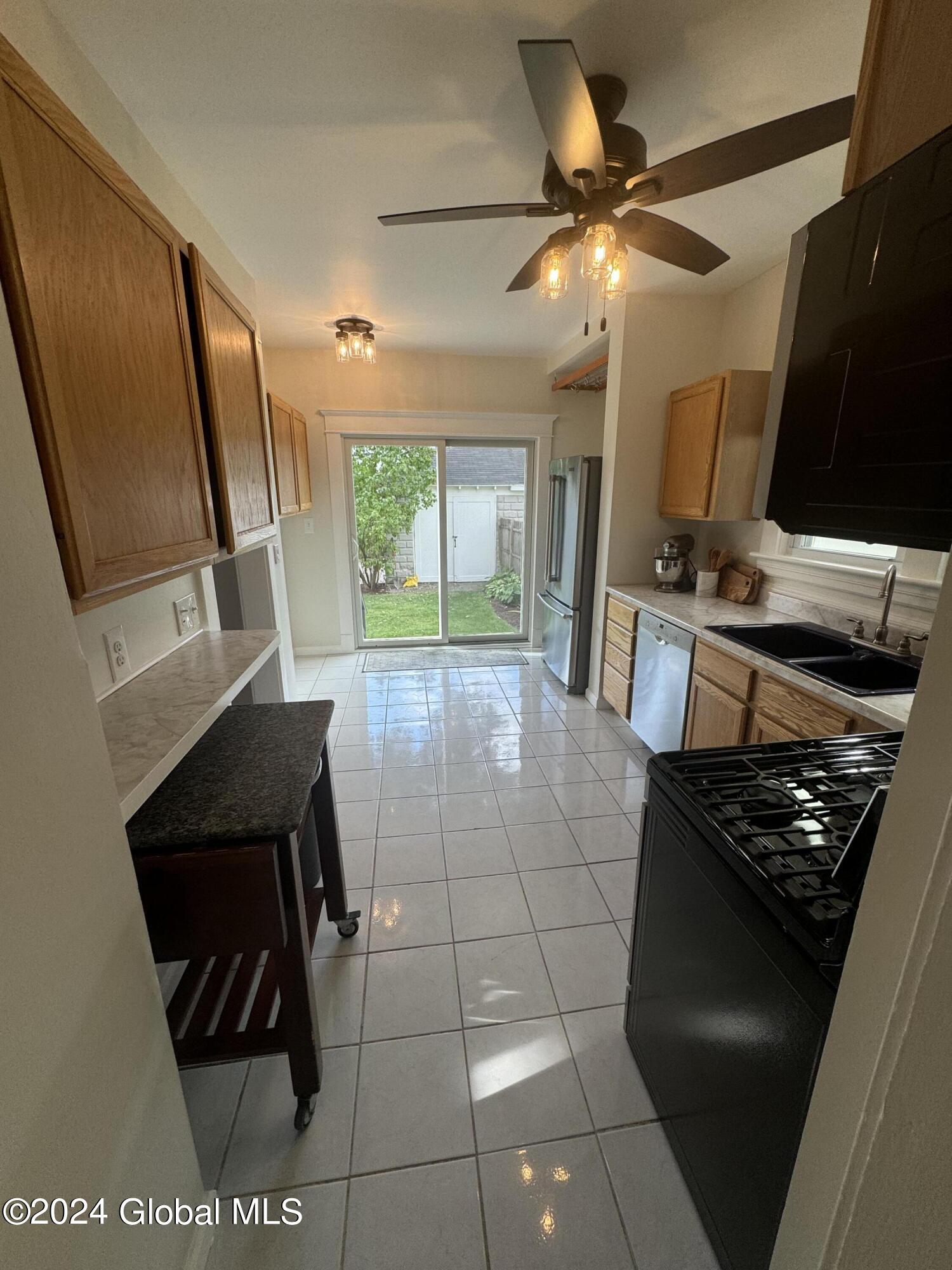 25 Lawnridge Avenue