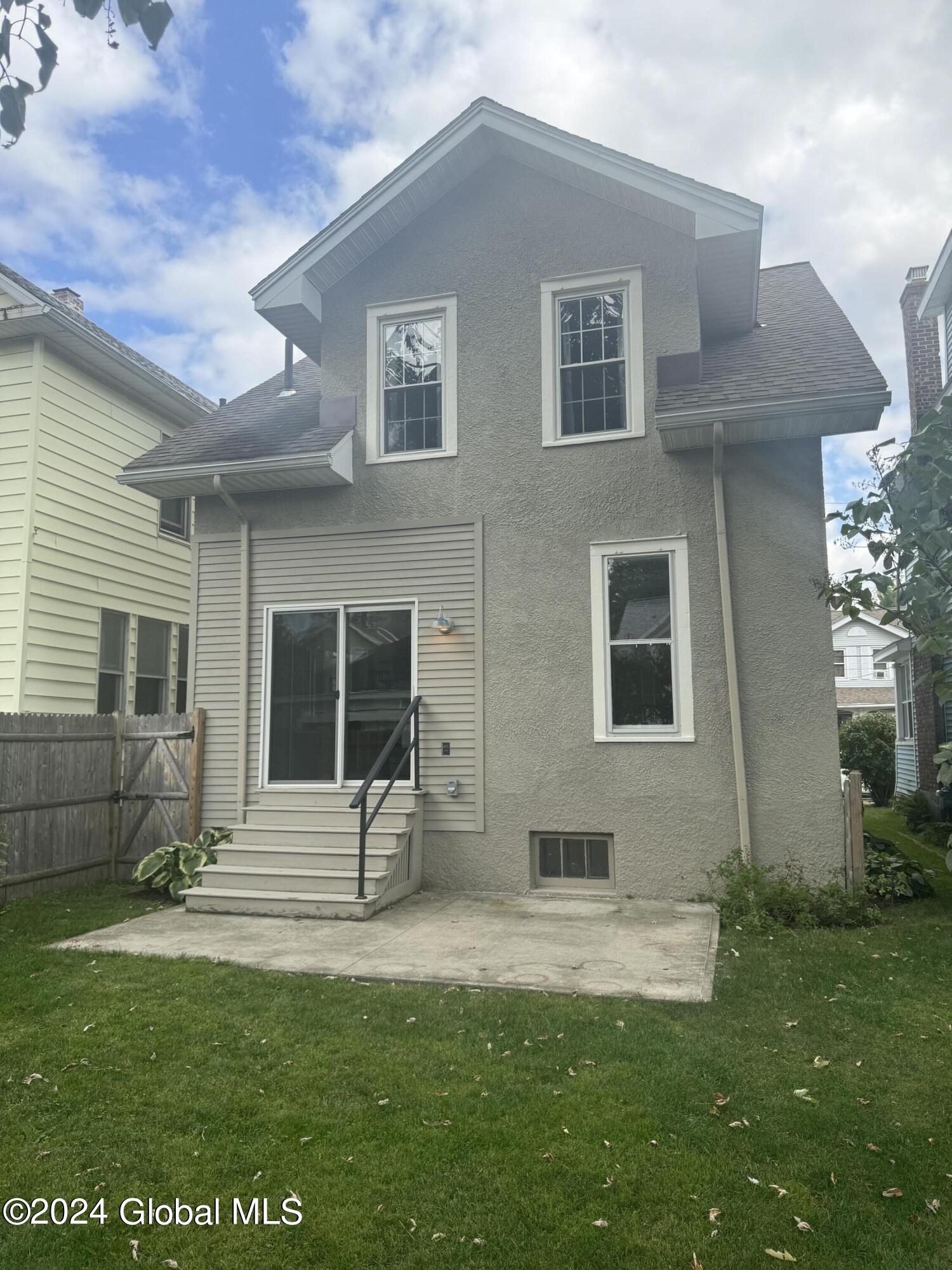 25 Lawnridge Avenue