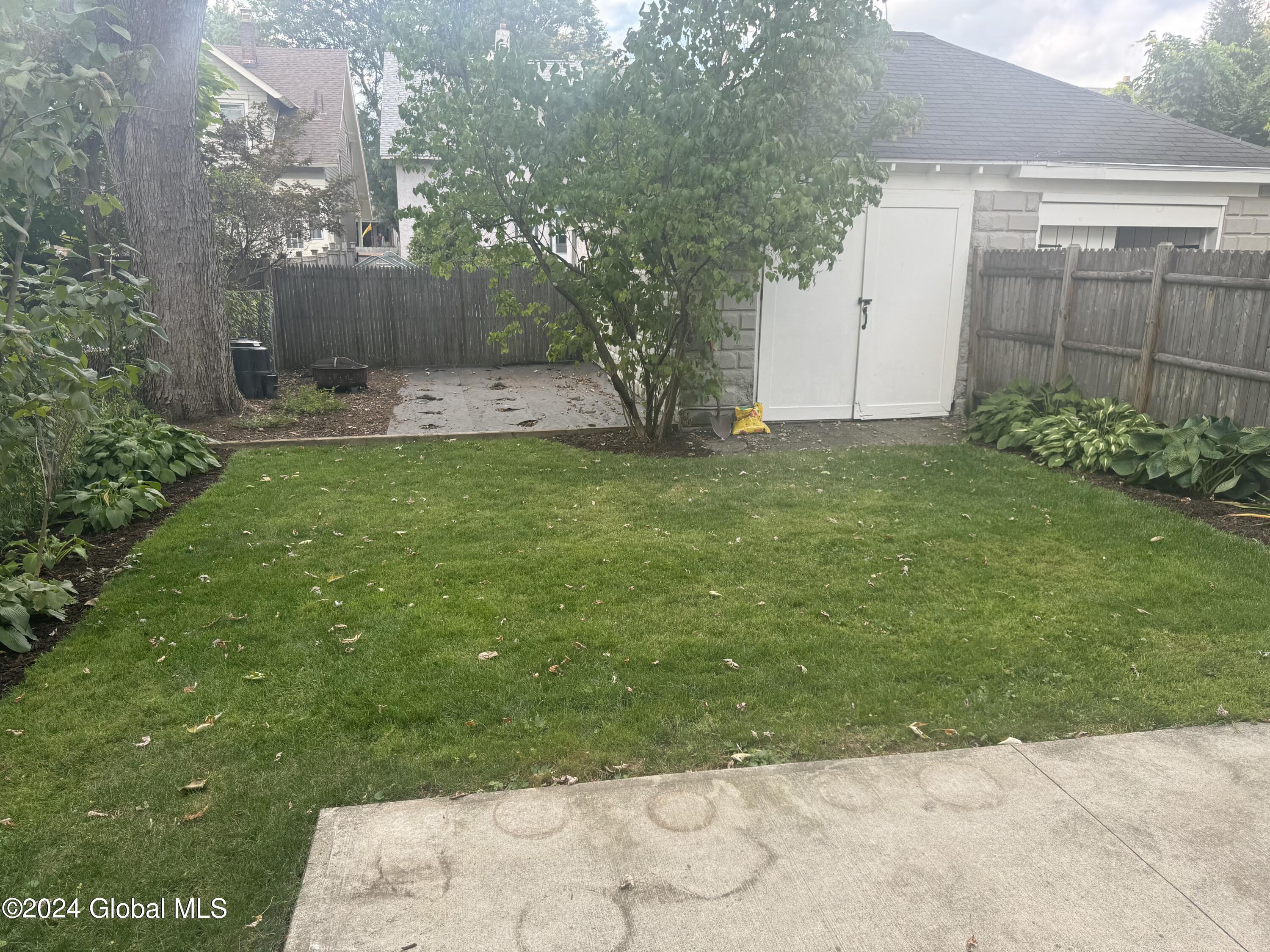 25 Lawnridge Avenue