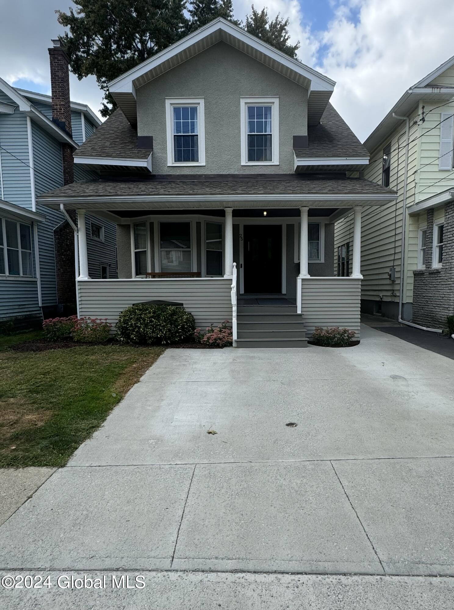 25 Lawnridge Avenue