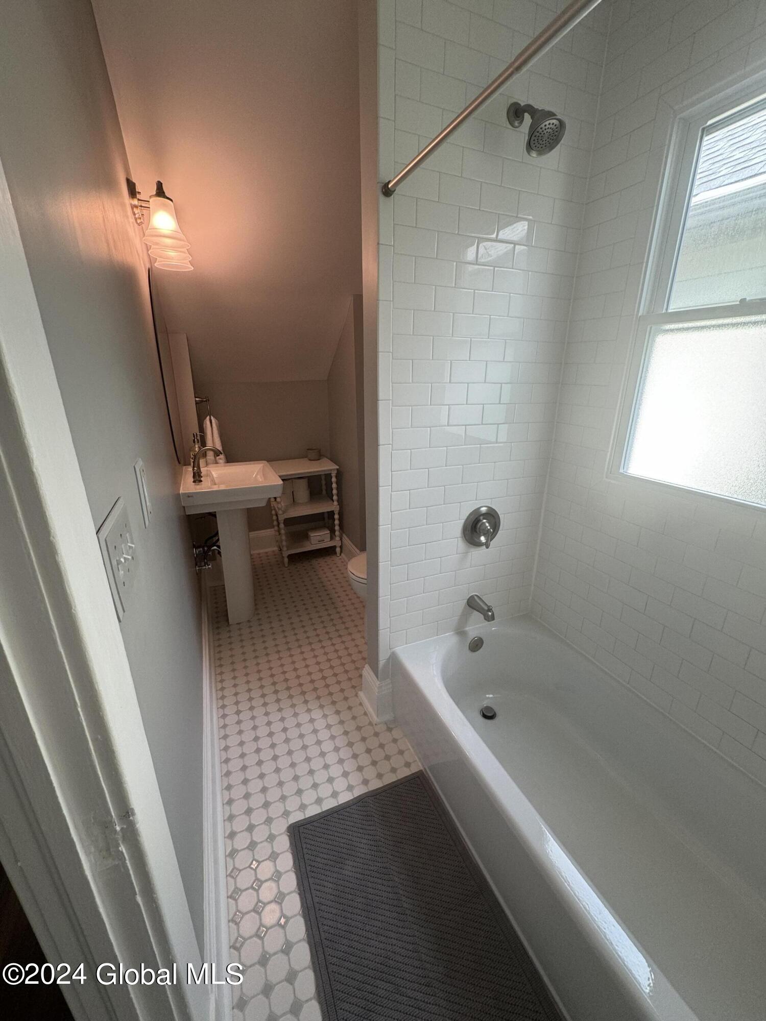 25 Lawnridge Avenue