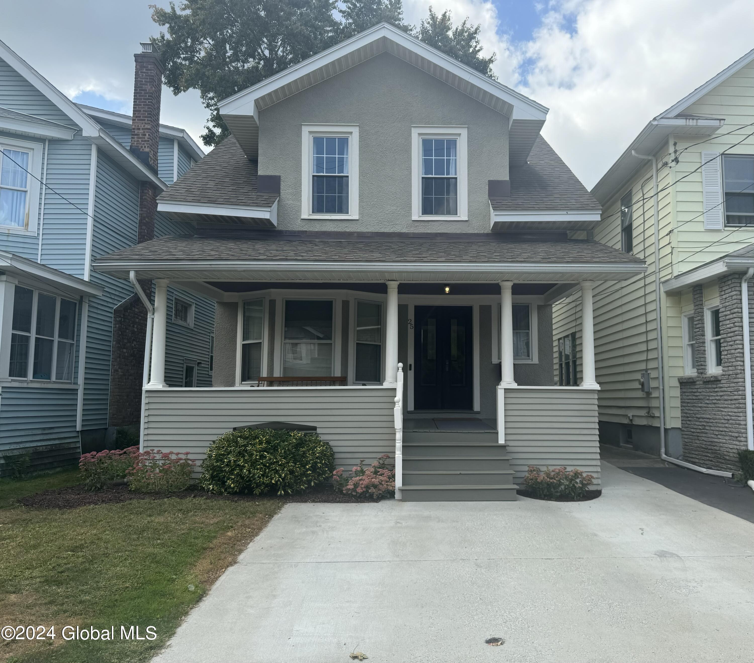 25 Lawnridge Avenue