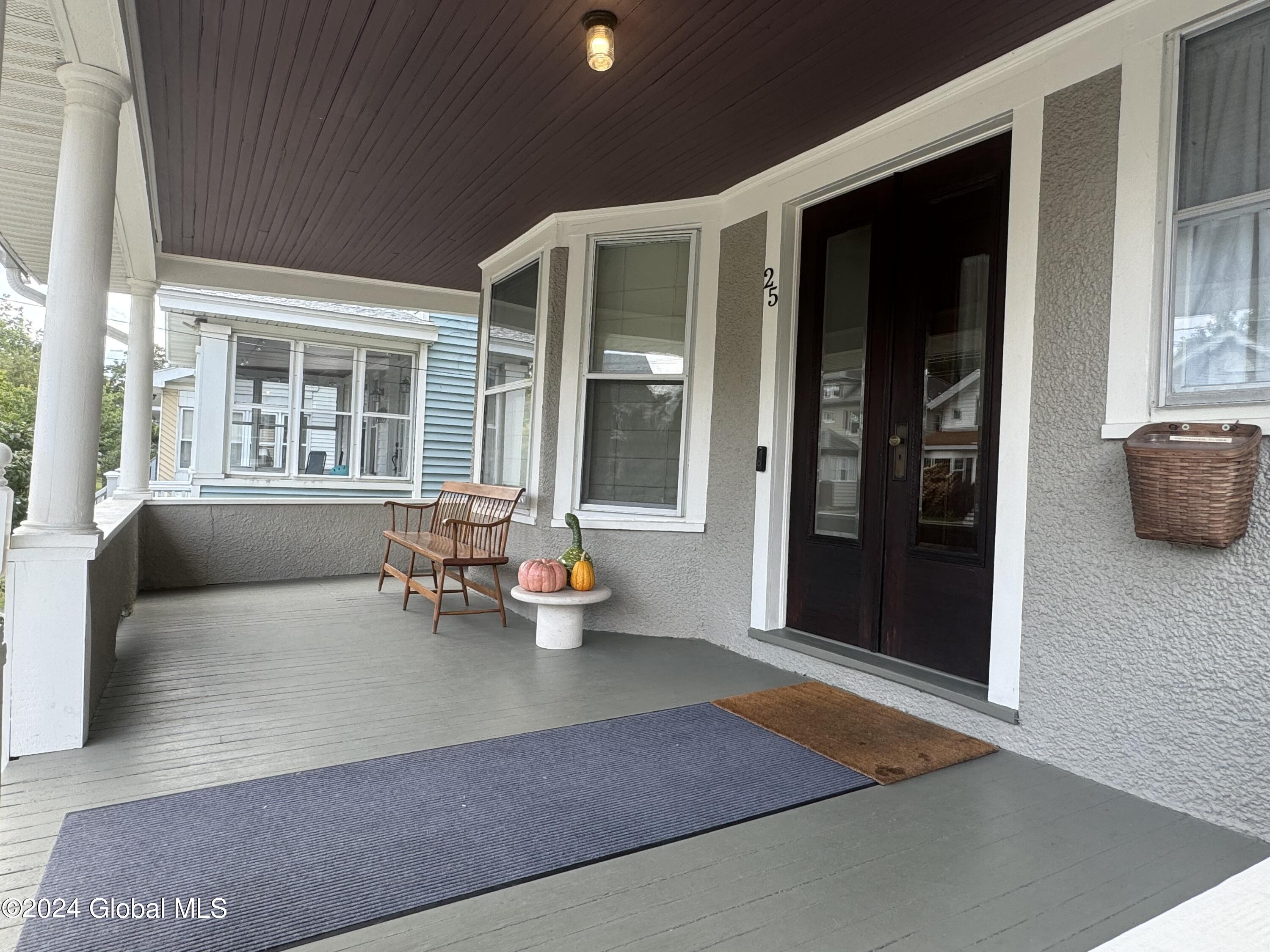 25 Lawnridge Avenue